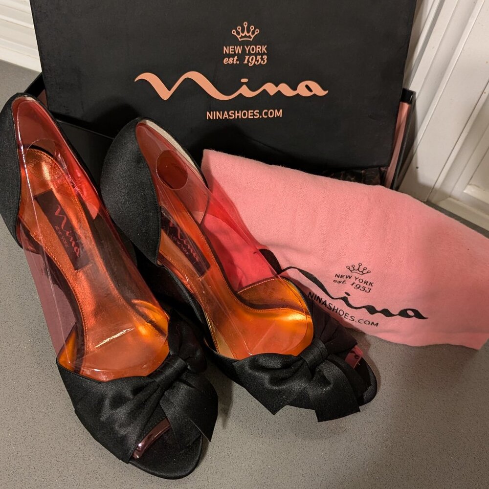Nina Eterna Black Luster Wedge Heels Size 9